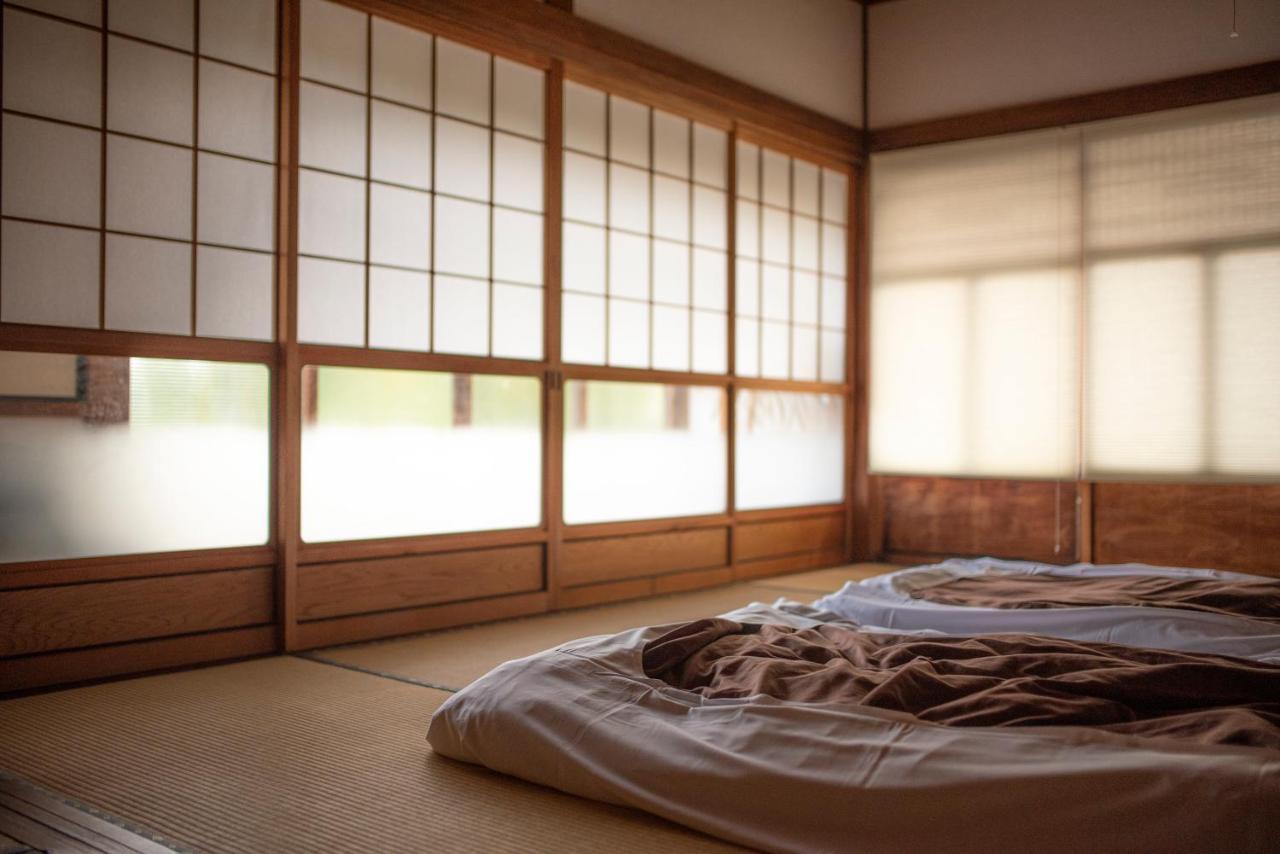 猫と図書館のある宿 草地家 Kusachike Minamiawaji Экстерьер фото