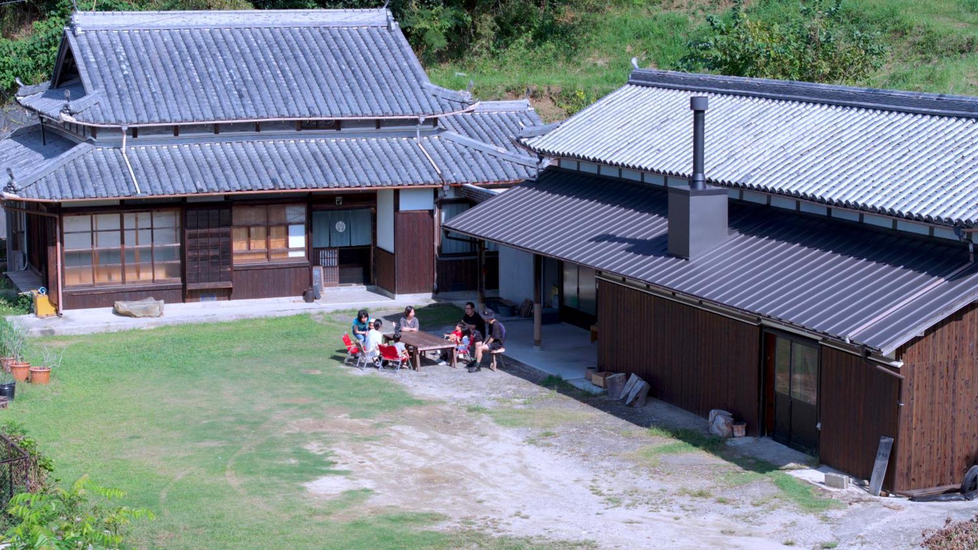 猫と図書館のある宿 草地家 Kusachike Minamiawaji Экстерьер фото