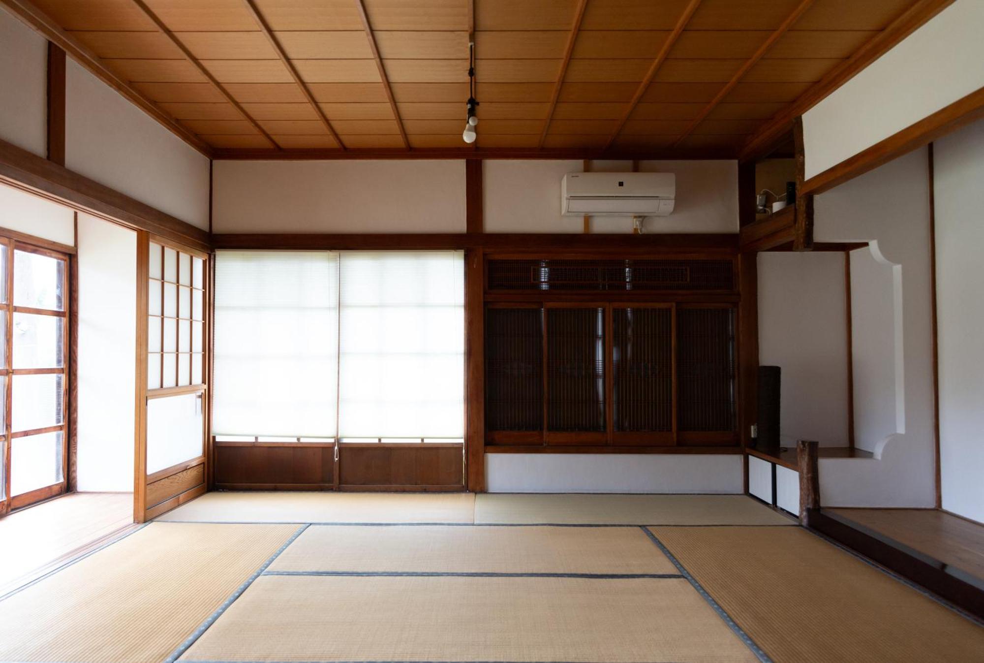 猫と図書館のある宿 草地家 Kusachike Minamiawaji Экстерьер фото