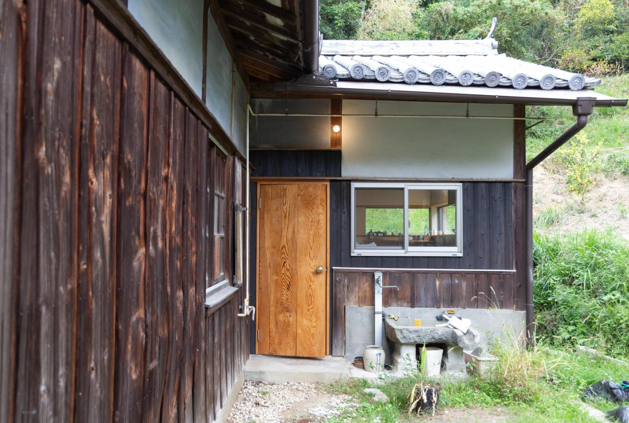 猫と図書館のある宿 草地家 Kusachike Minamiawaji Экстерьер фото